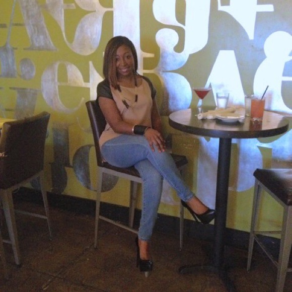 Meet your Posher, MoëtKoutureBoutique - Picture 3 of 5